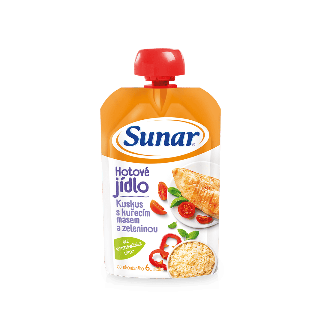 Hotové jedlo kuskus s kuracím mäsom a zeleninou